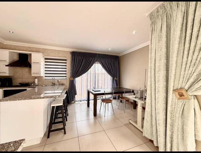 3 BEDROOM HOUSE FOR SALE IN THATCHFIELD